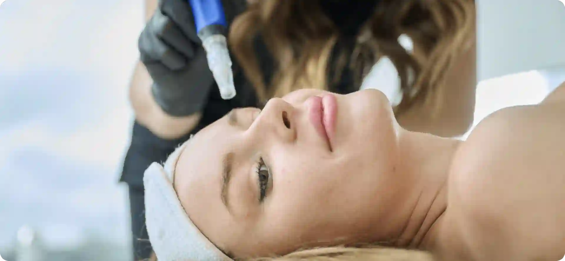 How Do Microneedles Trigger New Collagen and Elastin in Loose Skin Crawley?